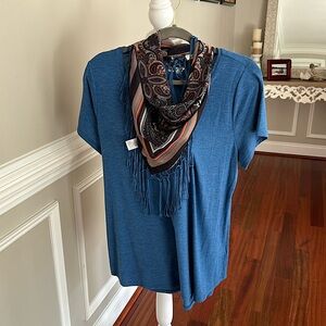 World unity T-shirt with fringe scarf New